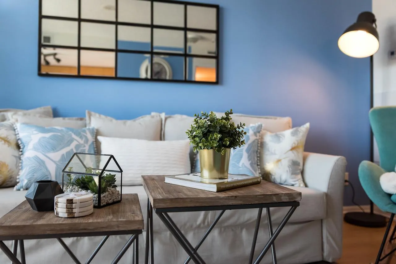 Апартаменты Cityscape Condo In Fort York Торонто