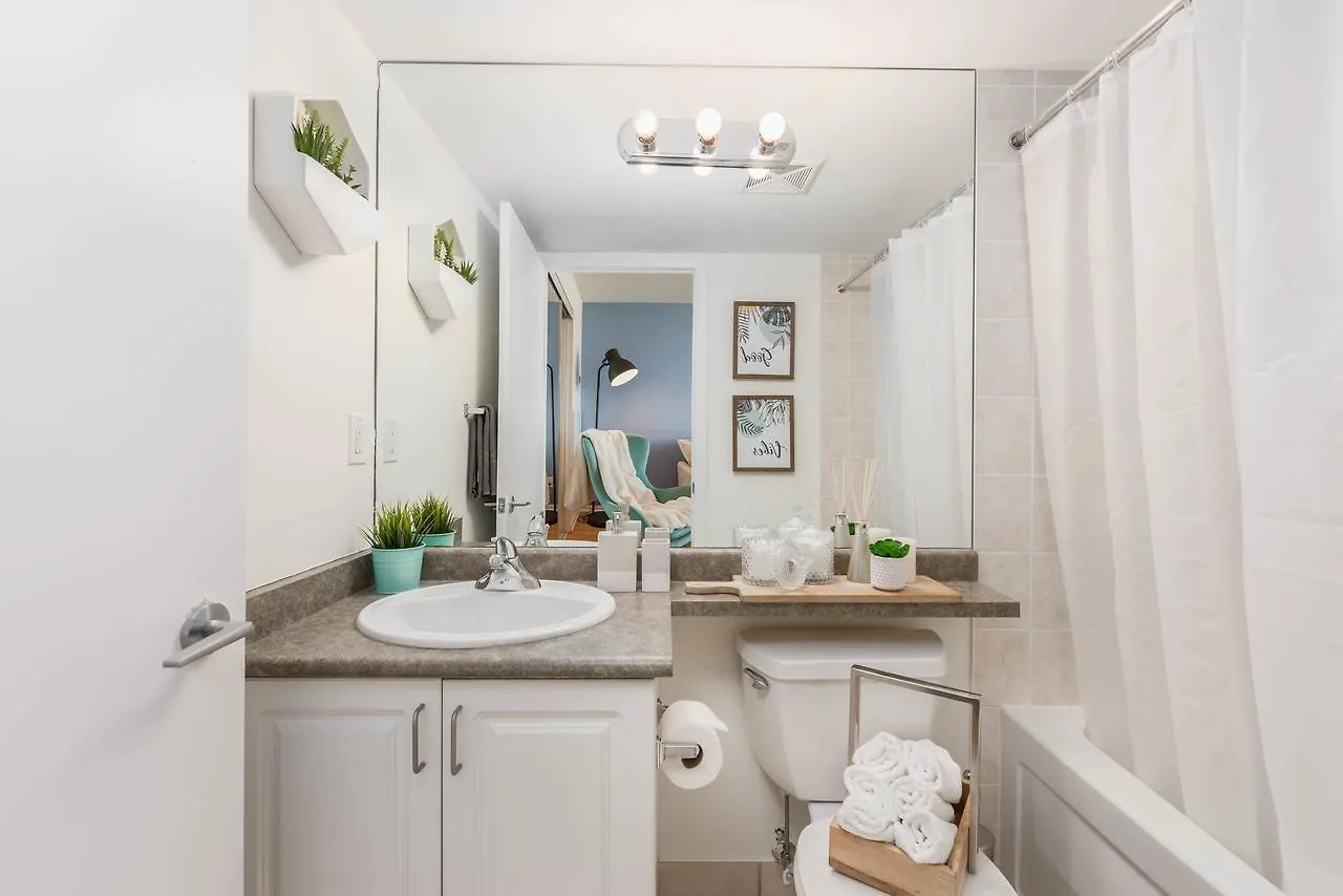 Апартаменты Cityscape Condo In Fort York Торонто