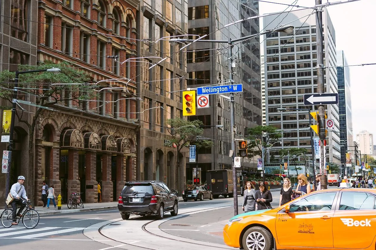 Apartment Cityscape Condo In Fort York Toronto